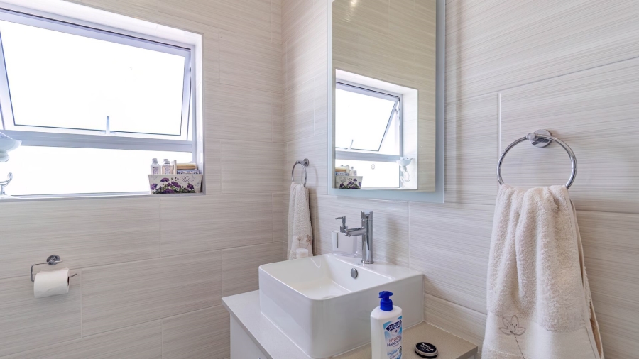 4 Bedroom Property for Sale in Sandy Point Beach Estate Western Cape